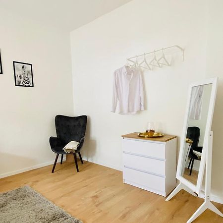 Stilvolles Apartment In Zentraler Lage - Smart-Tv, Queensize-Bett, Altbaustil, Kueche In City-Naehe Ерфурт Екстериор снимка