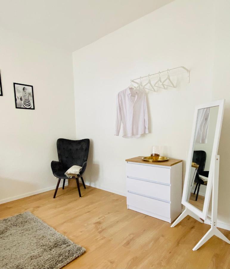 Stilvolles Apartment In Zentraler Lage - Smart-Tv, Queensize-Bett, Altbaustil, Kueche In City-Naehe Ерфурт Екстериор снимка