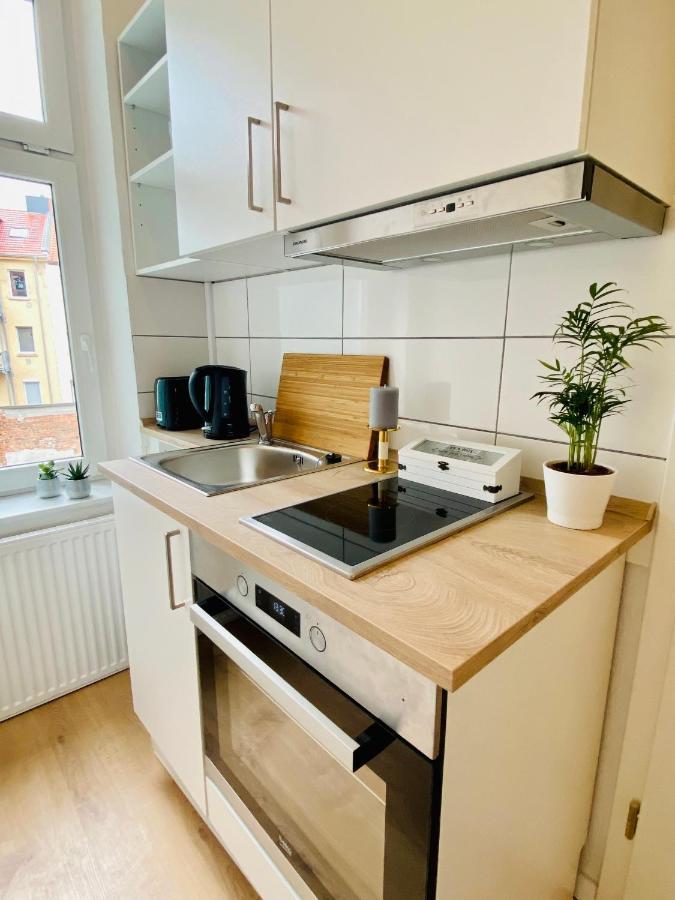 Stilvolles Apartment In Zentraler Lage - Smart-Tv, Queensize-Bett, Altbaustil, Kueche In City-Naehe Ерфурт Екстериор снимка